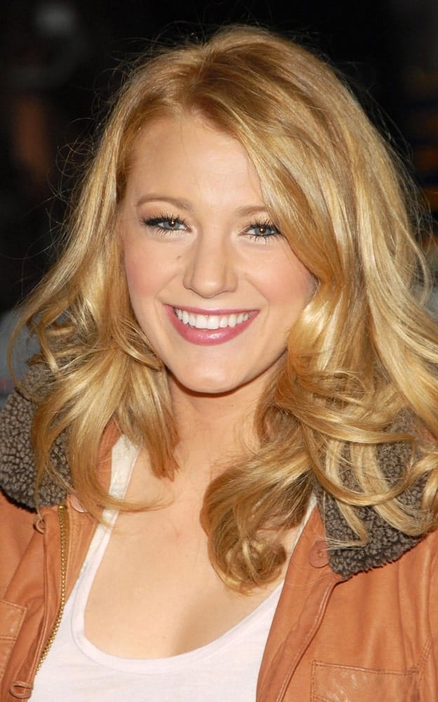 Blake Lively opted for a casual outfit with her loose and layered wavy hairstyle at The Late Show with David Letterman, Ed Sullivan Theater in New York last February 05, 2008.
