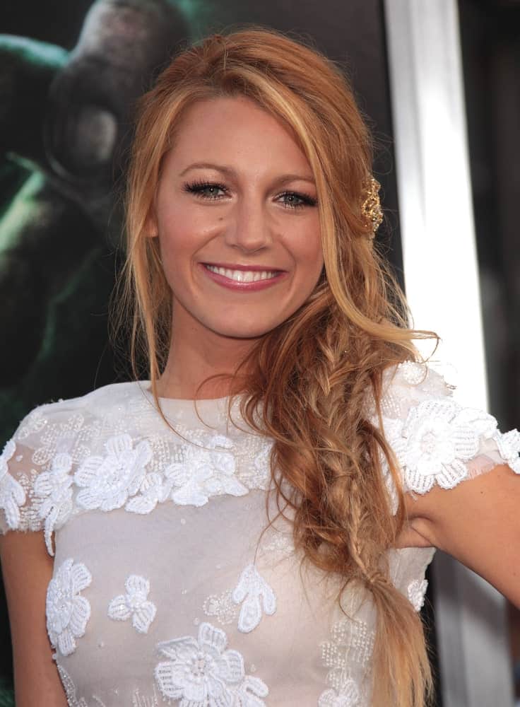 Blake Lively's white floral dress went perfectly well with her tousled side-swept hairstyle incorporated with braids at the "Green Lantern" Los Angeles Premiere last June 15,2011 in Hollywood, CA.