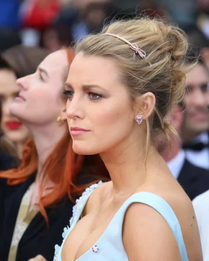 Blake Lively wore a beautiful light blue gown that complemented her messy upstyle hairstyle accessorized with a cute headband during the 69th annual Cannes Film Festival back in May 13, 2016 in Cannes, France.