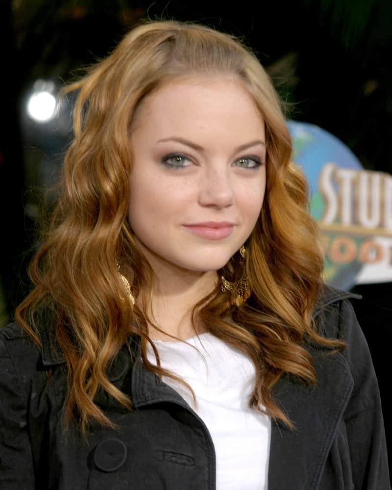 Emma Stone was at the "I Now Pronounce You Chuck & Larry" Premiere in Universal Citywalk, Los Angeles on July 12, 2007. She kept it simple with a casual jacket to go with her half up highlighted wavy hairstyle with a slight tousle.