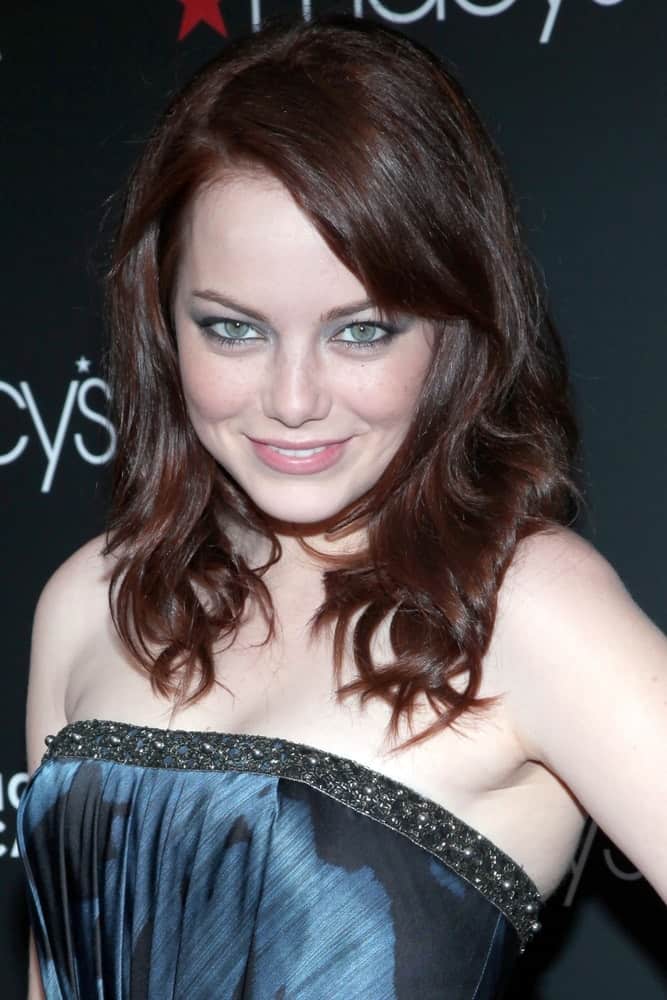 Emma Stone was at the Macy's Come Together Campaign Launch Dinner Party to Benefit FEEDING AMERICA, Macy's Herald Square Department Store in New York, NY on September 15, 2009. She wore a blue dress with her loose and tousled dark layers.
