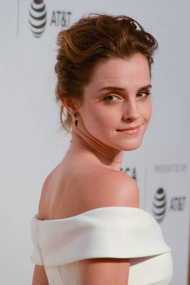 Actress Emma Watson attended 'The Circle' Premiere at the BMCC Tribeca PAC on April 26, 2017 in New York City. Her elegant white off-shoulder outfit went quite well with her loose and wavy upstyle and simple make-up.