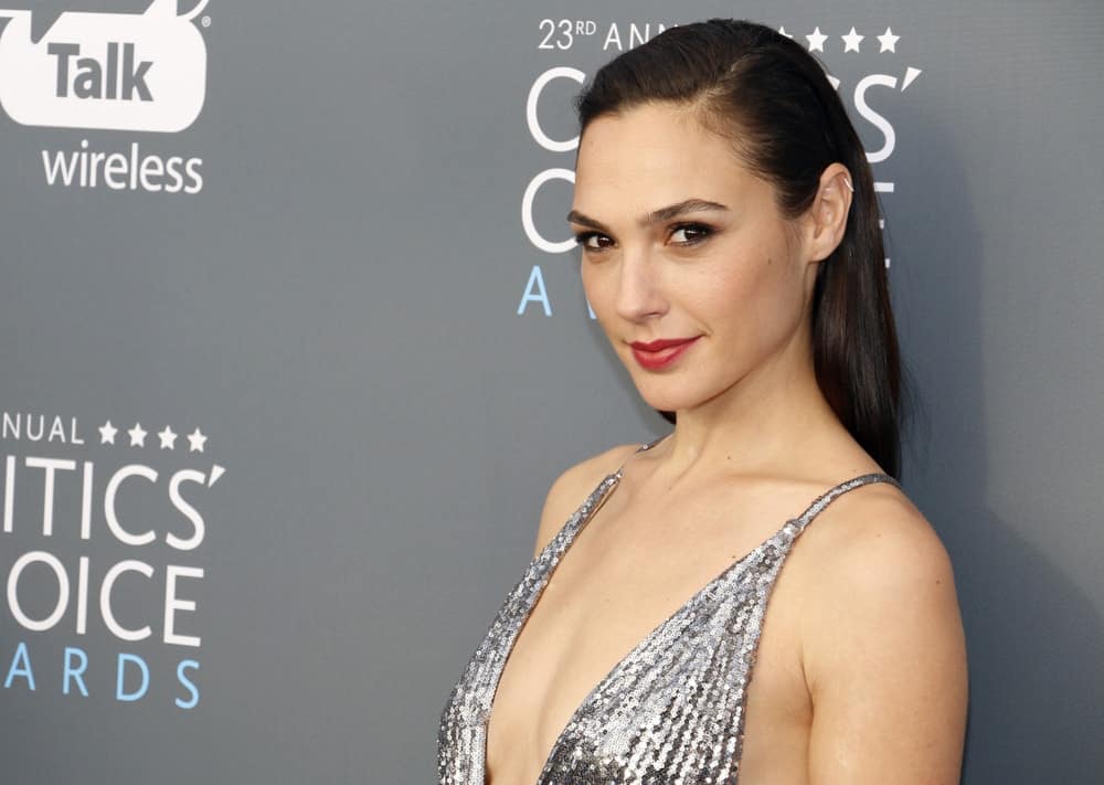 Gal Gadot attended the 23rd Annual Critics' Choice Awards held at the Barker Hangar in Santa Monica, USA on January 11, 2018. She paired her silver dress with a slicked back raven hairstyle and red lips.