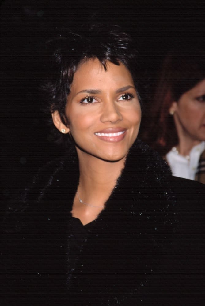 Halle Berry was at the NATIONAL BOARD OF REVIEW AWARDS in New York on January 7, 2002. She kept warm in her black winter coat that totally went great with her spiky pixie hairstyle.