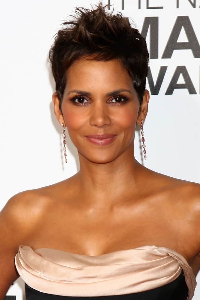 Halle Berry was at the 44th NAACP Image Awards at the Shrine Auditorium on February 1, 2013 in Los Angeles, CA. She wore a stunning strapless dress that she paired with her spiky pixie hairstyle.