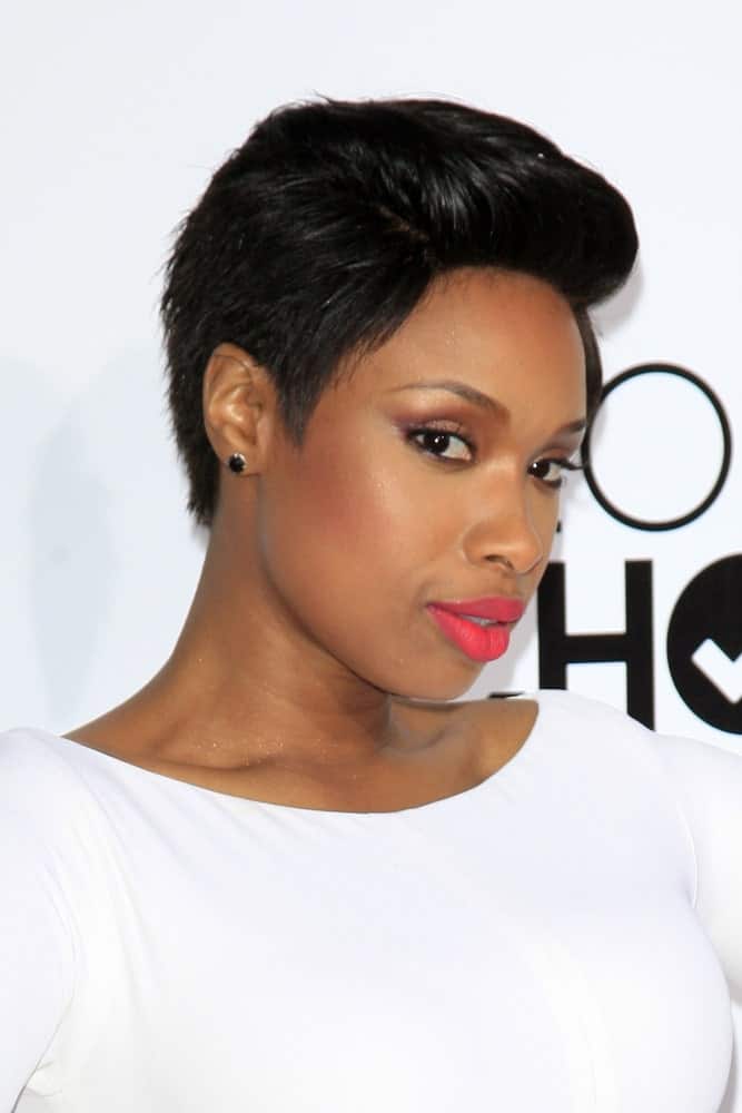 Jennifer Hudson attended the People's Choice Awards 2014 at Nokia Theater at LA LIve on January 8, 2014 in Los Angeles, CA. She was seen wearing a white dress with her slick side-parted raven pixie hairstyle that has a pompadour finish.