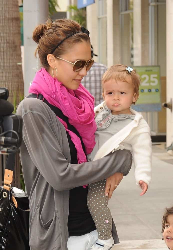 Jessica Alba and her daughter, Honor Marie Warren visited a toy store with her Daughter in Beverly Hills, CA on May 30, 2009. She was seen wearing a simple and casual outfit to pair with her messy and loose bun hairstyle with a headband.