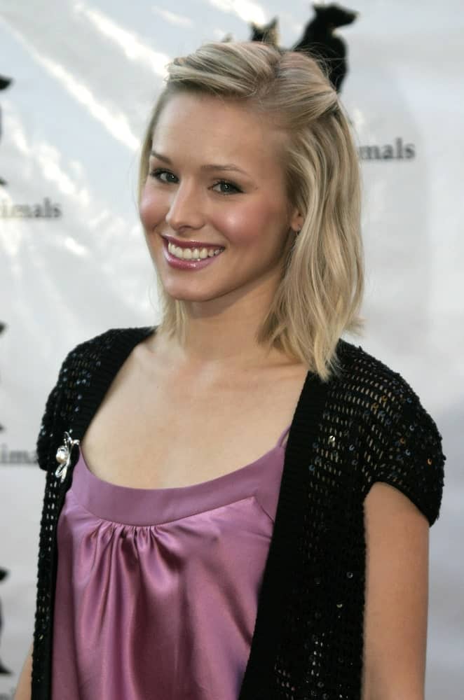 Kristen Bell with her short side-parted tresses pinned to the sides at the 'In Defense of Animals Hosts 2nd Annual Guardian Award' held at the Paramount Studios on October 30, 2004.