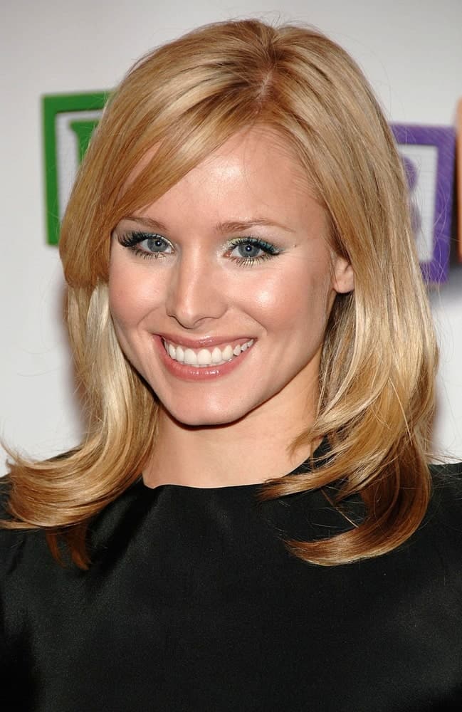 Kristen Bell with her shiny side-parted blonde hair that she paired with a black dress during BABY MAMA Premiere at Opening Night of Tribeca Film Festival on April 23, 2008.