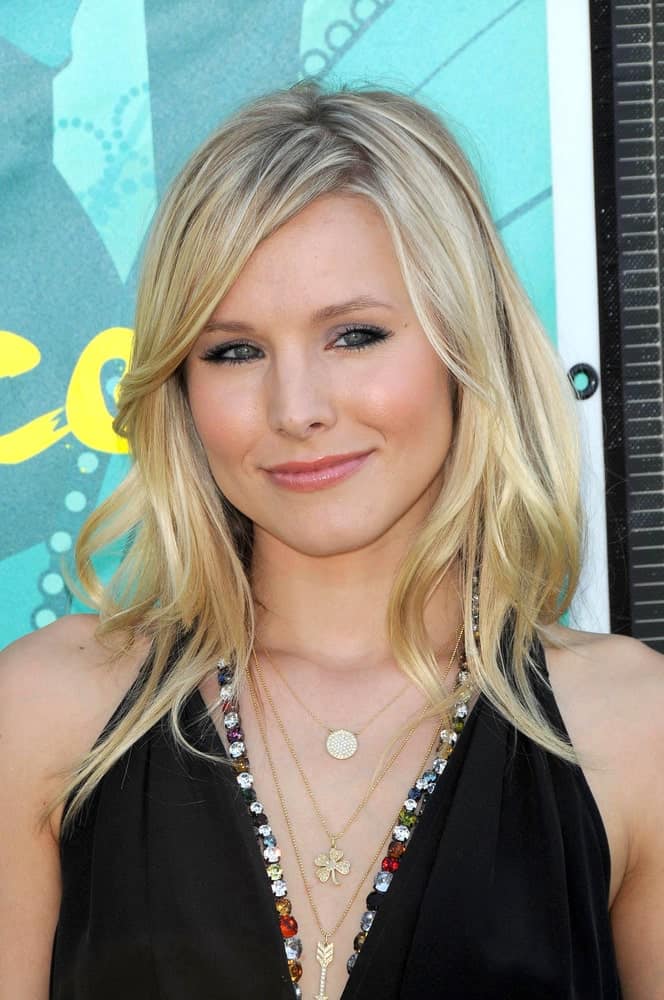 Kristen Bell complemented her side-parted blonde tresses with a black Vera Wang and Jennifer Meyer necklaces at Teen Choice Awards, Gibson Amphitheatre on August 9, 2009. 