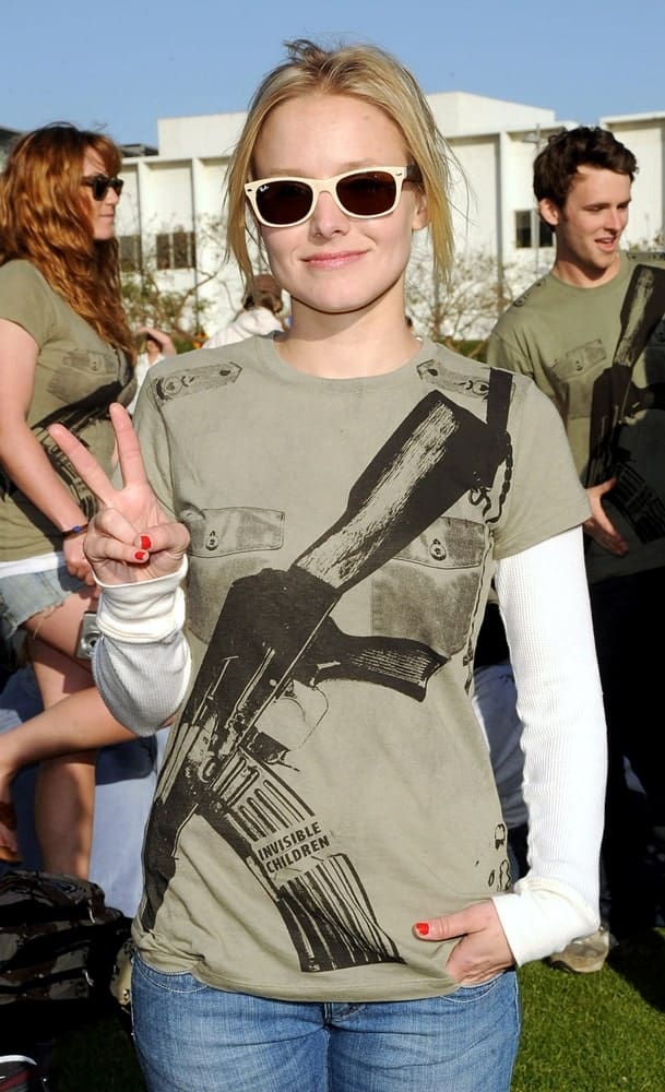 Kristen Bell incorporates her messy upstyle with a Ray-Ban sunglasses at Invisible Children's Global Event The Rescue held on April 25, 2009.