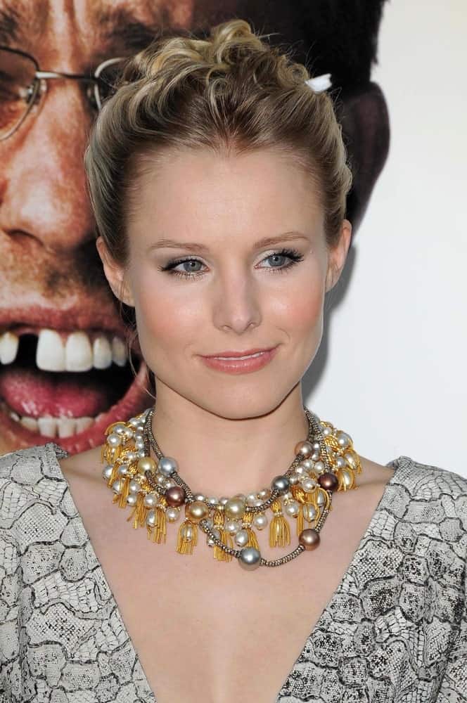 On June 2, 2009, Kristen Bell attended the Los Angeles Premiere of 'The Hangover' at Grauman's Chinese Theatre wearing a sleek highlighted upstyle that's emphasized by a statement necklace.