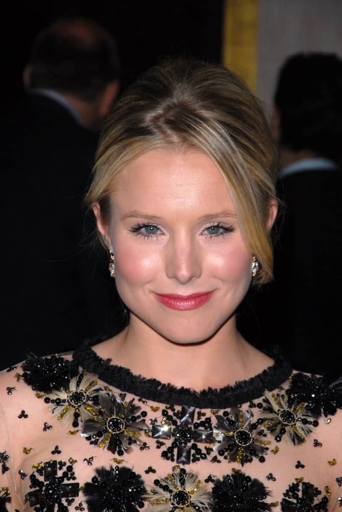 Kristen Bell pulled off a slicked upstyle that's accentuated with highlights during the 24th Genesis Awards on March 20, 2010, at Beverly Hilton Hotel, Beverly Hills, CA.