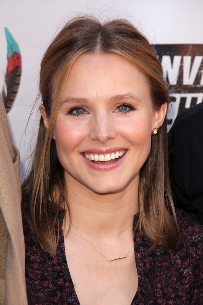 Kristen Bell was seen at the Invisible Children Fourth Estate's Founders Party on August 10, 2013, sporting a messy half-updo with a middle parting and tendrils.