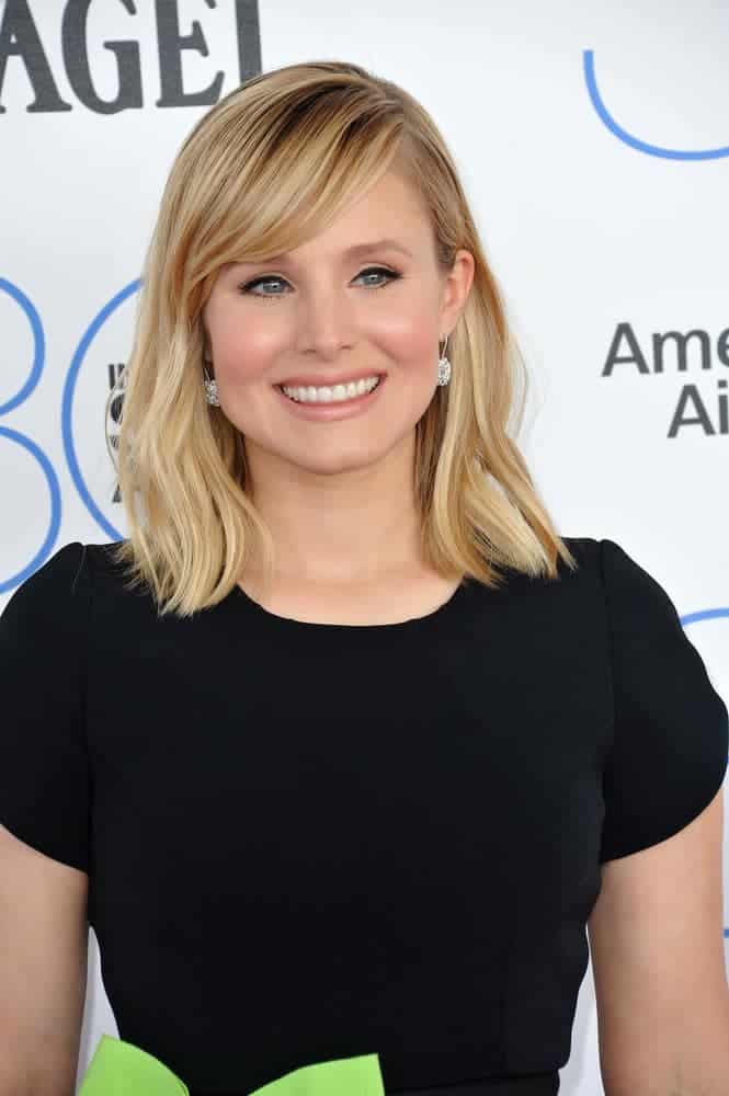 Kristen Bell with medium-length hair at the 30th Annual Film Independent Spirit Awards 2015. Her natural-looking hairstyle with side bangs makes her look very chic and perky.