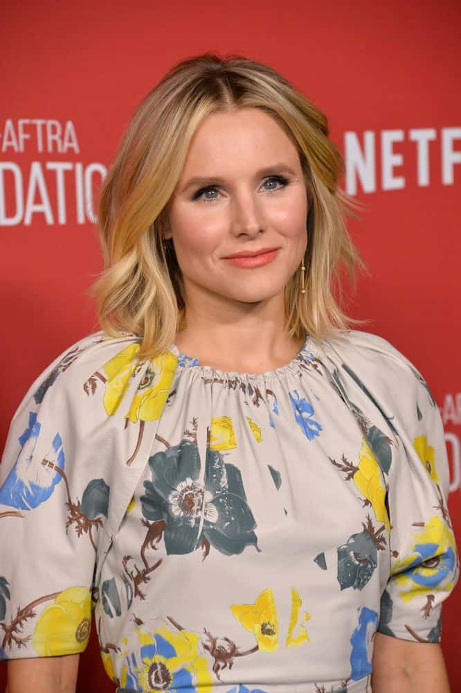 Kristen Bell exhibited a sophisticated look in a floral printed dress along with short layered waves at the SAG-AFTRA Foundation's Patron of the Artists Awards held on November 9, 2017.