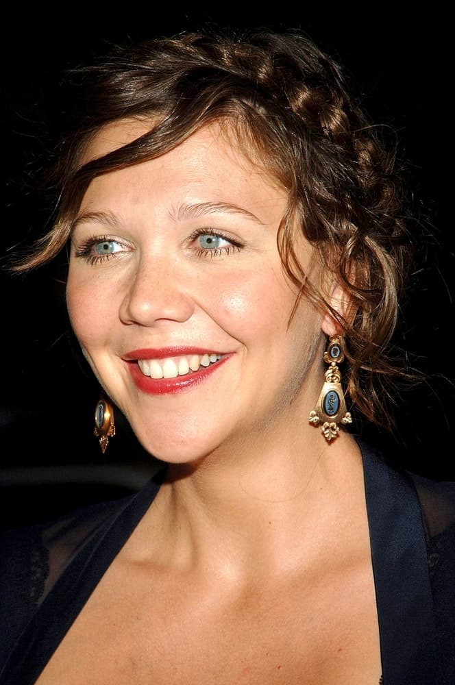 Maggie Gyllenhaal was at the Premiere of World trade Center at the Ziegfeld Theater in New York, NY on August 03, 2006. She wore a black dress with her messy upstyle with halo braids.
