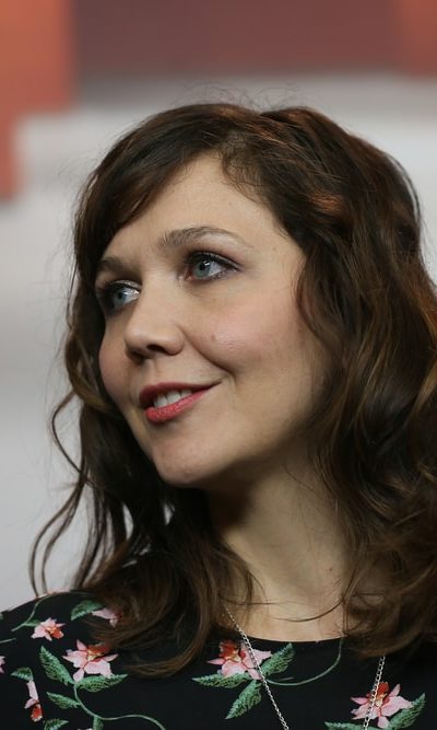 Maggie Gyllenhaal attended the International Jury press conference during the 67th Berlinale International Film Festival Berlin at Grand Hyatt Hotel on February 9, 2017 in Berlin, Germany. She wore a black floral dress with her medium-length curly and highlighted hairstyle that is loose and tousled.