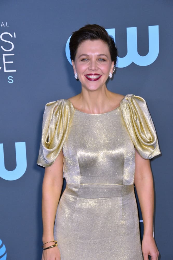 On January 13, 2019, Maggie Gyllenhaal attended the 24th Annual Critics' Choice Awards in Santa Monica. She paired her metallic dress with a slick side-parted pixie hairstyle with a slight pompadour finish.