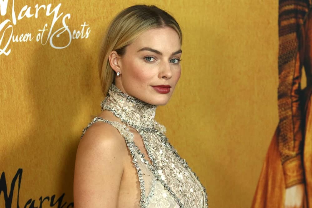 Margot Robbie gathered her blonde hair in a loose ponytail that emphasized her embellished halter dress at the "Mary Queen of Scots" premiere last December 4, 2018.