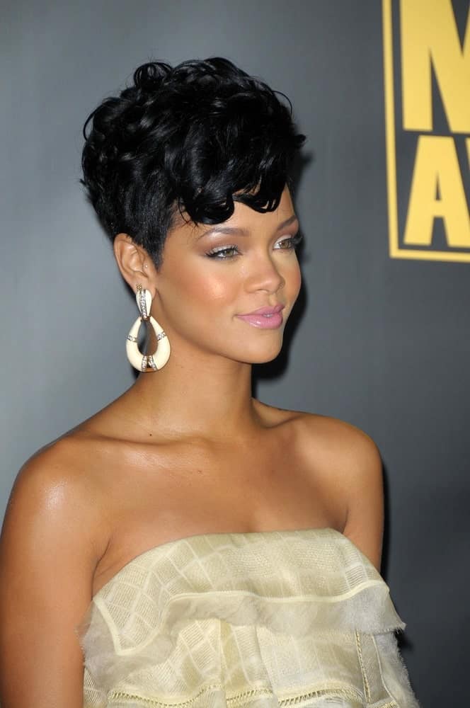 Rihanna wore a simple yet lovely dress with her  elegant raven pixie hairstyle with with curls at the top perfectly tousled at the 2008 American Musica Awards held at the Nokia Theatre in Los Angeles, CA.