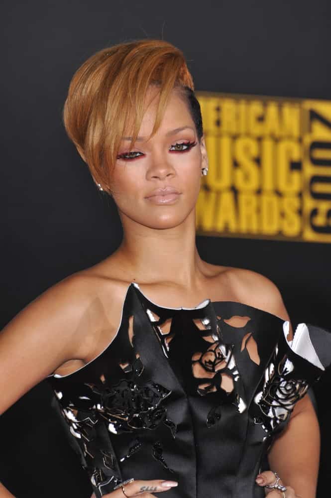 Rihanna wore an artistic and fashionable black dress with her light brown pixie hairstyle incorporated with long side-swept bangs at the 2009 American Music Awards at the Nokia Theatre L.A. Live on November 22, 2009.