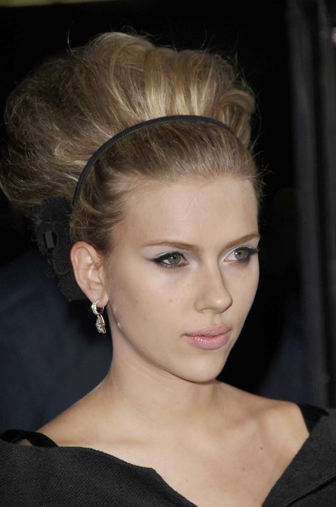 Scarlett Johansson wowed everyone with her lovely dress and amazing beehive bun hairstyle with a floral headband at The Black Dahlia premiere, Academy of Motion Picture Arts and Sciences in Beverly Hills, CA on September 06, 2006.