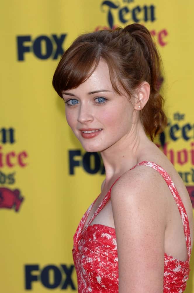 Alexis Bledel was at the 2005 Teen Choice Awards at Universal Amphitheatre, Hollywood on August 14, 2005. She paired her charming sundress with a brunette ponytail hairstyle with side-swept bangs.
