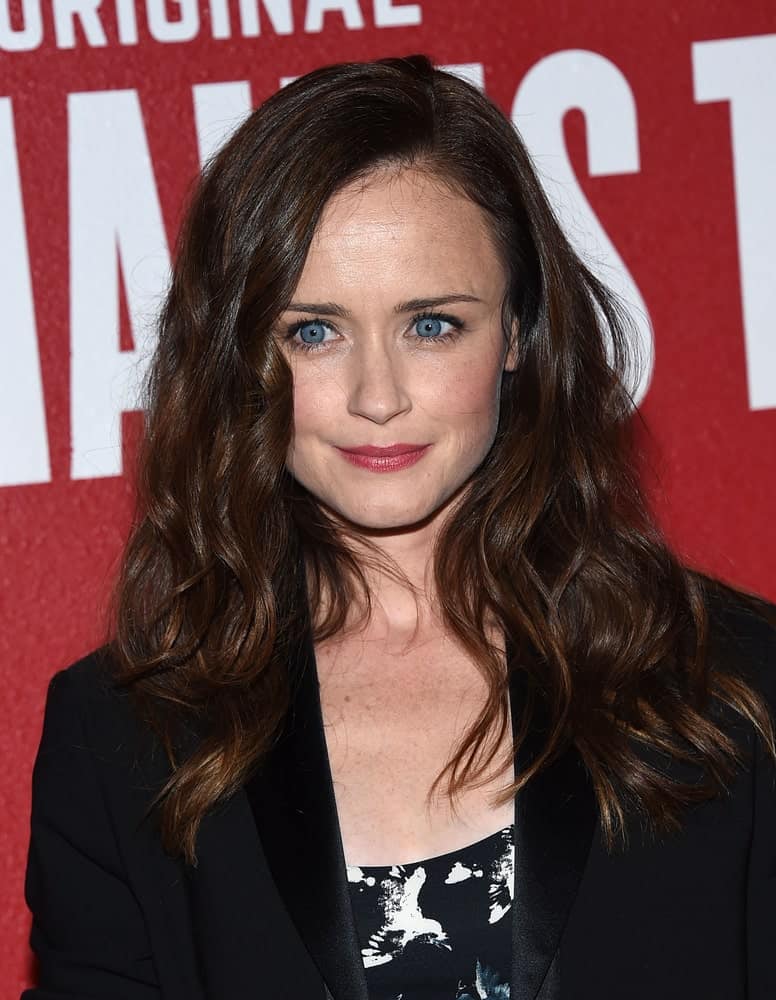 Alexis Bledel attended the "The Handmaid's Tale" FYC Phase 2 Event on August 14, 2017 in Los Angeles, CA. She was seen wearing a smart casual outfit with her long and loose tousled dark brunette hairstyle that has layers and waves.