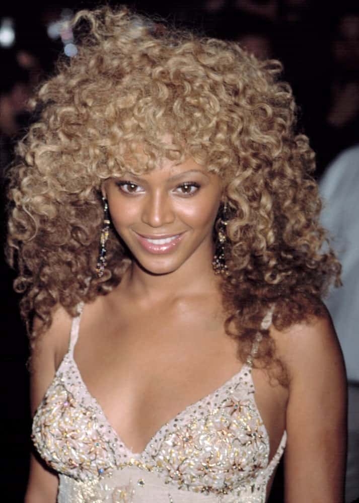 During the premiere of Austin Powers in Goldmember, NYC on July 24, 2002, Beyonce flaunted her blonde coily hair that's complemented with dangling earrings and a beige embellished dress.