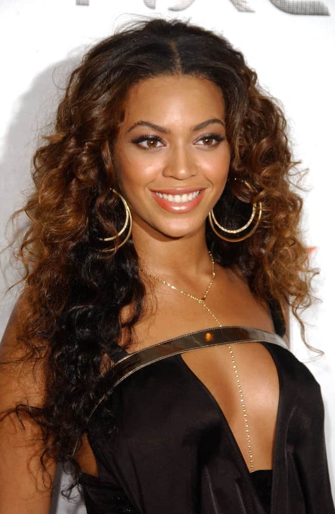 On February 14, 2007, Beyonce sported her center-parted curls along with a ravishing black dress during the 2007 Sports Illustrated Swimsuit Issue Party at Pacific Design Center, West Hollywood, CA.