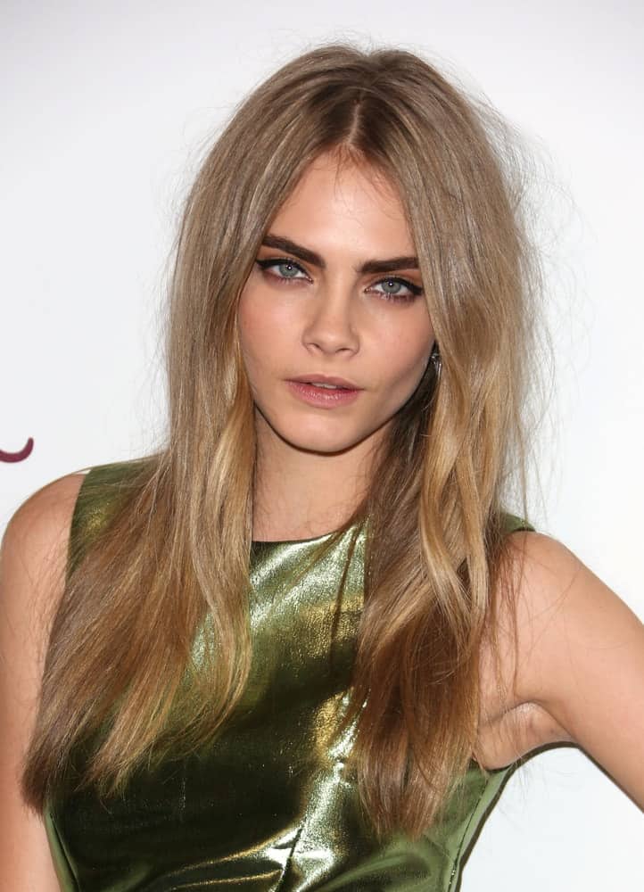 Cara Delevingne attended The British Fashion Awards 2012 held at The Savoy in London on November 27, 2012. She came wearing a lovely golden dress that went quite well with her long and loose sandy blond hairstyle with subtle highlights.