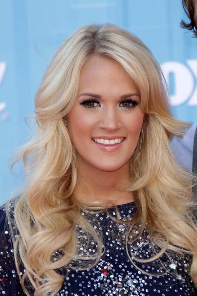 Carrie Underwood arrived for the “American Idol” 2012 Finale on May 23, 2012, in a navy sequined dress and layered blonde curls.