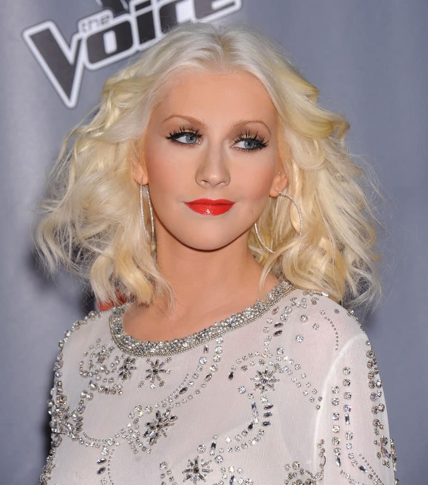 Christina Aguilera with her shoulder-length waves parted in the middle at The Voice Season 5-Top 12 on November 7, 2013.
