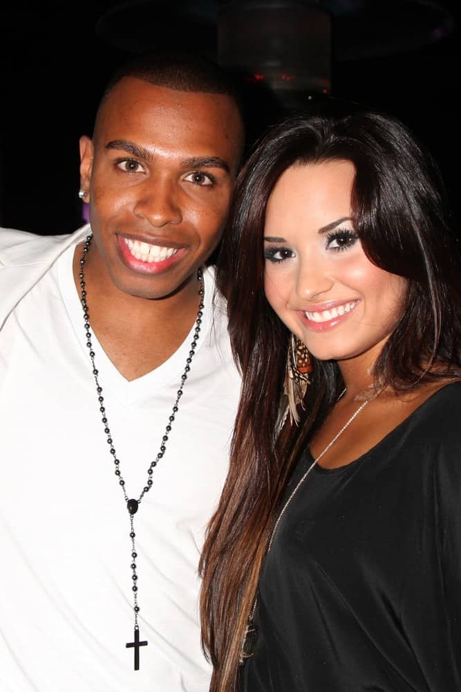 Darnell Appling and Demi Lovato were at the Darnell Appling Birthday Celebration at the Cafe Entourage on June 4, 2011 in Los Angeles, CA. Lovato wore a simple black outfit with her long and highlighted straight hair that has long side-swept bangs and layers.