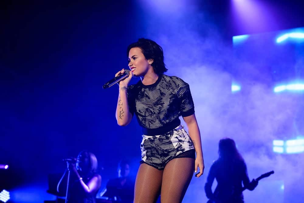 On June 6, 2015, Demi Lovato performed live in concert at the Digifest held at the Citi Field in Queens, New York. She wore a fashionable and stylish black and white outfit that she paired with her short raven hairstyle that has a lovely tousled look to it.