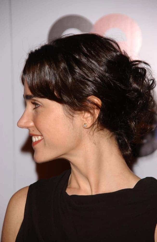 Jennifer Connelly attended the GQ Man of the Year Awards at Sunset Tower Hotel on November 29, 2006 in Los Angeles, CA. She wore a lovely black dress to pair with her messy low bun hairstyle with loose bangs and tendrils.