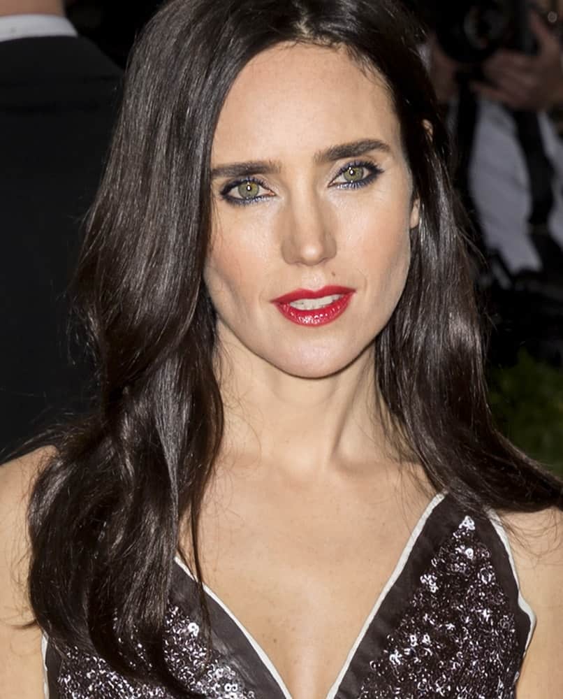 On May 2, 2016, Actress Jennifer Connelly attended the Manus x Machina Fashion in an Age of Technology Costume Institute Gala at the Metropolitan Museum of Art. She paired her sequined dress with a long and layered loose hairstyle that is tousled and center-parted.