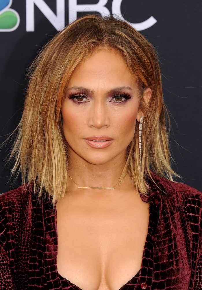 Jennifer Lopez chopped her honey blonde tresses and tousled it for a dramatic look during the 2018 Billboard Music Awards on May 20, 2018.