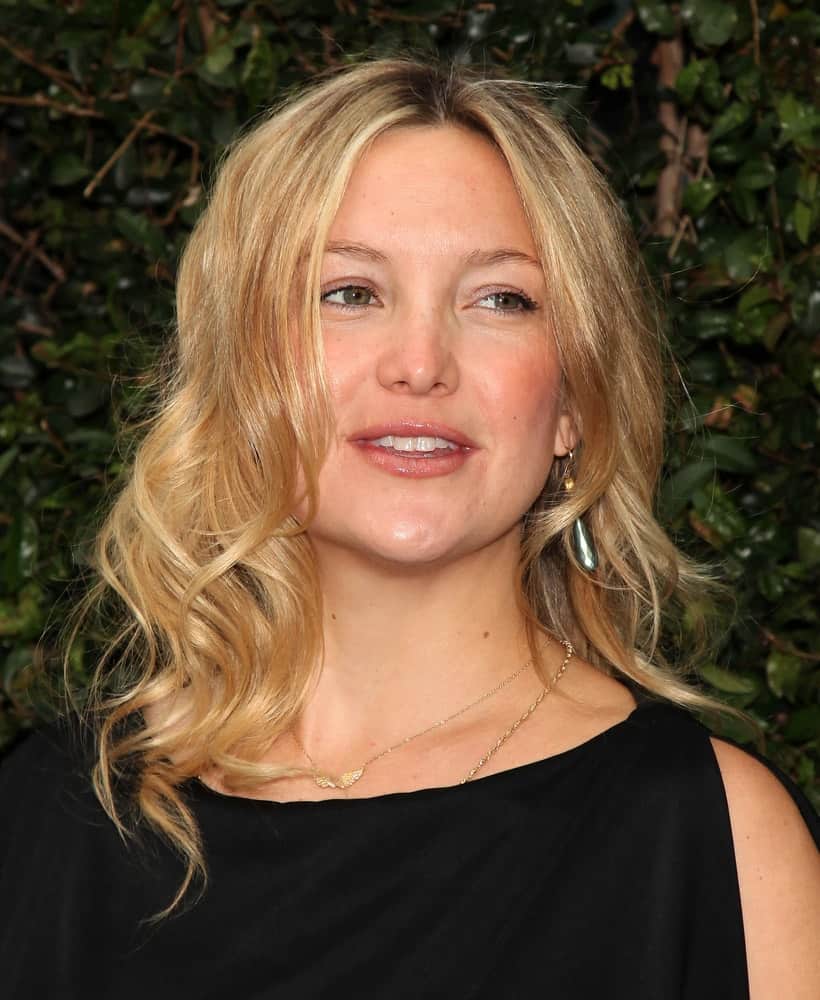 Kate Hudson was at the Natural Resources Defense Council's Oceans Initiative on June 06, 2011 in Mailbu, CA. She came wearing a simple black dress that emphasized her wavy blond curls that are a bit tousled and center-parted.
