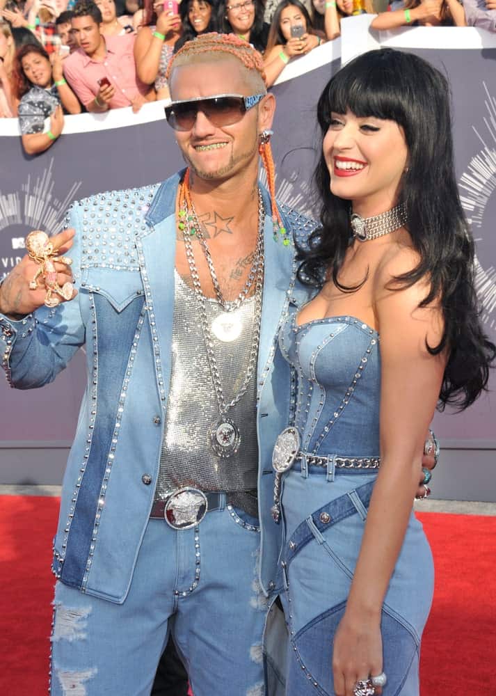 Katy Perry with Riff Raff at the 2014 MTV Video Music Awards held at the Forum, Los Angeles on August 24, 2014. Katy wore a matching denim outfit paired with her long layered hair that's incorporated with blunt bangs.