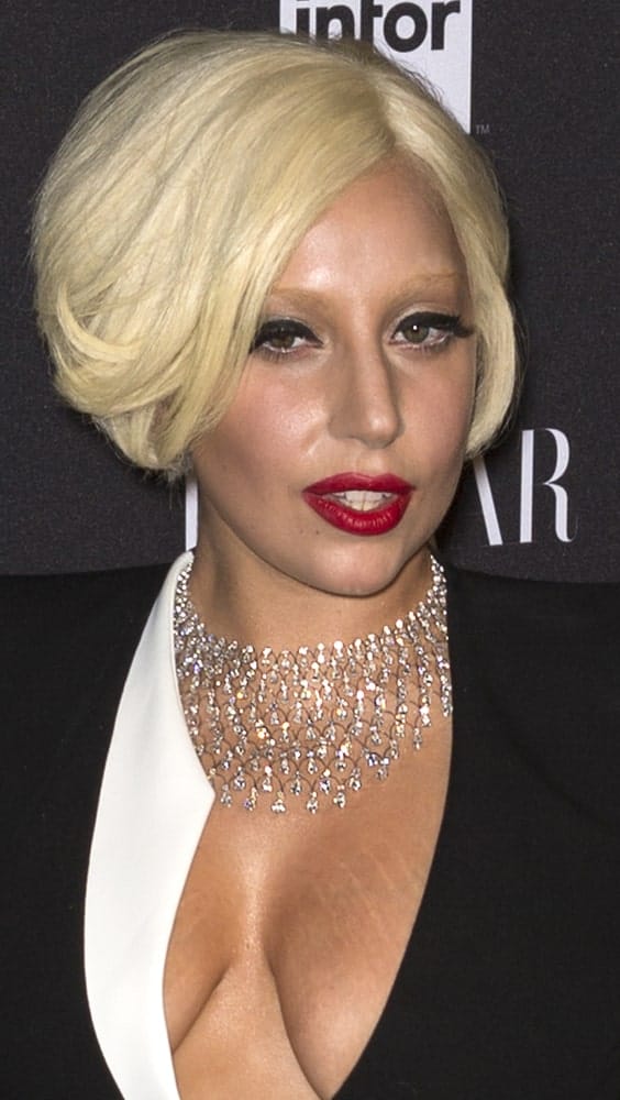 On September 05, 2014, Lady Gaga attended the Harper's Bazaar ICONS Celebration at The Plaza Hotel. She came in a lovely black and white smart casual outfit, gorgeous diamond necklace and a short tousled bob hairstyle.