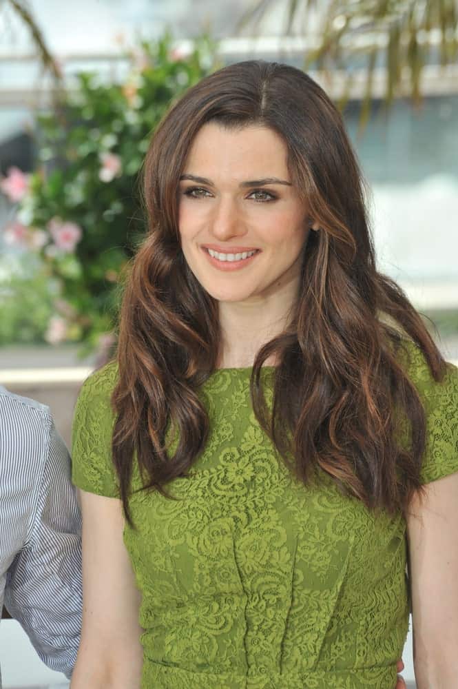 Rachel Weisz looking all charming and sweet in a green dress along with her soft highlighted waves during the photocall for her new movie "Agora" on May 17, 2009.