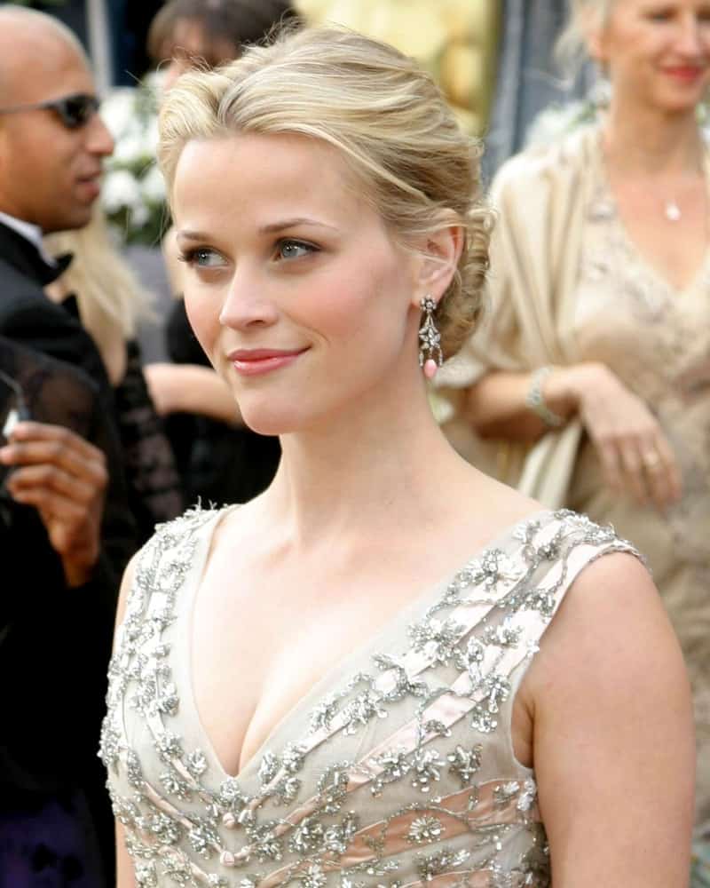 Reese Witherspoon was quite charming and elegant with her blond bun hairstyle that she paired with her floral bejeweled dress at the 78th Academy Award held at the Kodak Theater in Hollywood, CA on March 5, 2006.