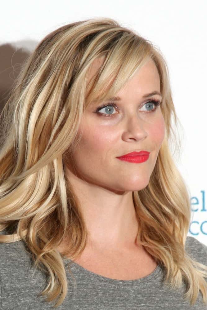 Reese Witherspoon's gorgeous tousled highlighted blond locks had subtle waves to it that went quite well with her simple casual outfit at the Stand Up 2 Cancer Telecast Arrivals at Dolby Theater on September 5, 2014 in Los Angeles, CA.