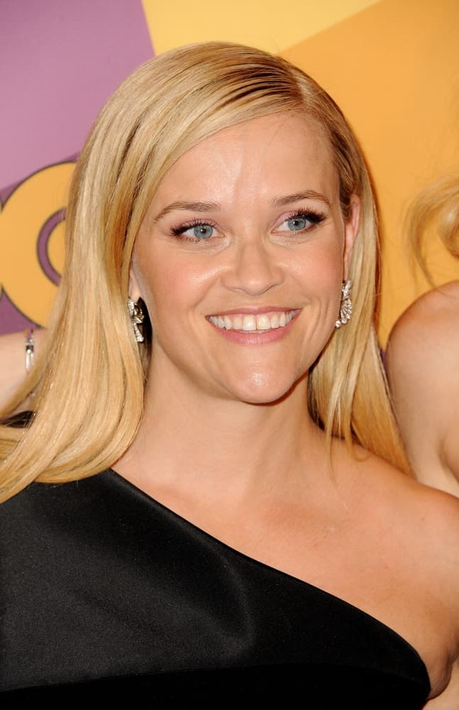Reese Witherspoon flashed her gorgeous smile with her simple make-up, black dress and silky straight blond hairstyle at the HBO's 2018 Official Golden Globe Awards After Party held at the Circa 55 Restaurant in Beverly Hills, USA on January 7, 2018.