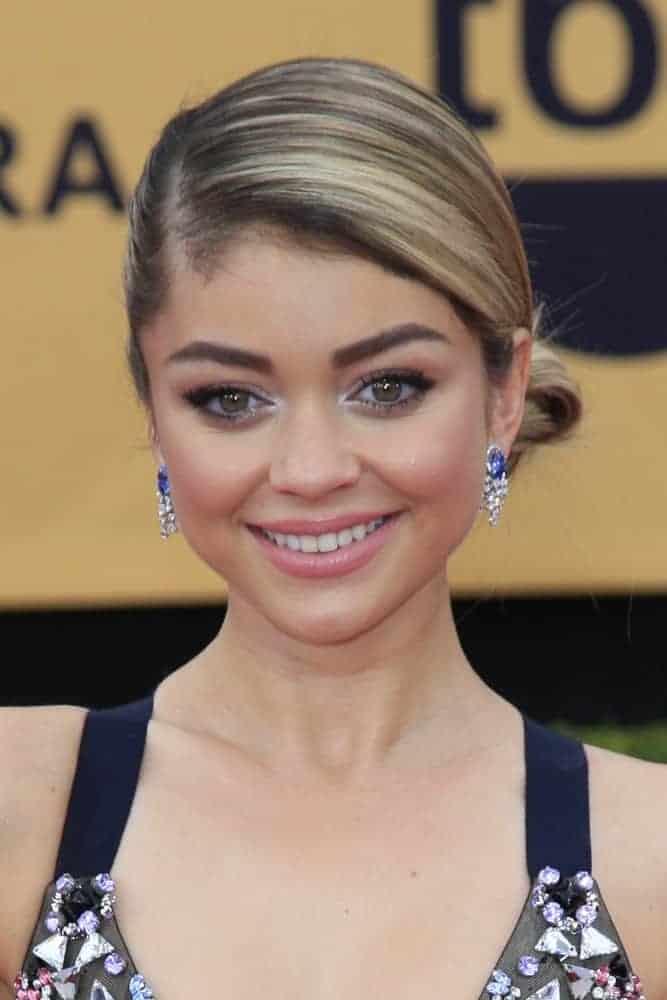 Sarah Hyland was at the 2015 Screen Actor Guild Awards at the Shrine Auditorium on January 25, 2015, in Los Angeles, CA. She went with simple makeup to match her side-swept and highlighted bun hairstyle.