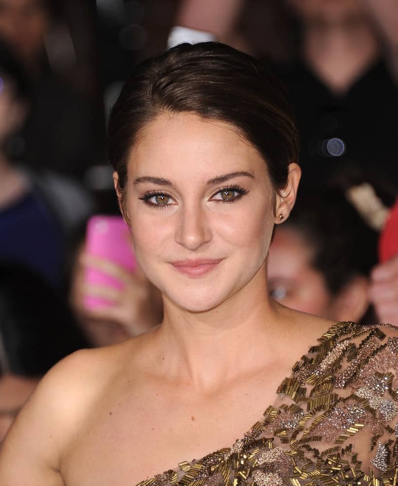 Shailene Woodley attended the 'Divergent' Los Angeles Premiere on March 18, 2014 in Westwood, CA. She wore a stunning dress to pair with her brunette pixie hairstyle that has a slicked-back finish.