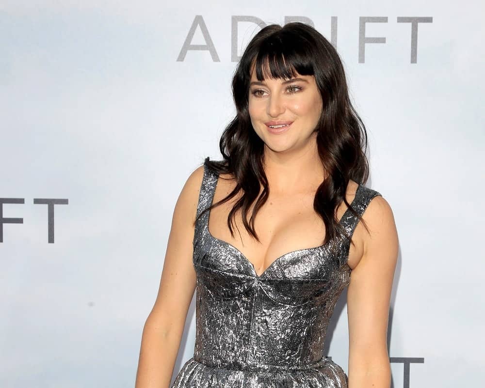 Shailene Woodley was at the "Adrift" World Premiere at the Regal LA Live on May 23, 2018 in Los Angeles, CA. She was stunning in a metallic dress that she paired with her raven wavy, loose and tousled hairstyle that has blunt bangs.