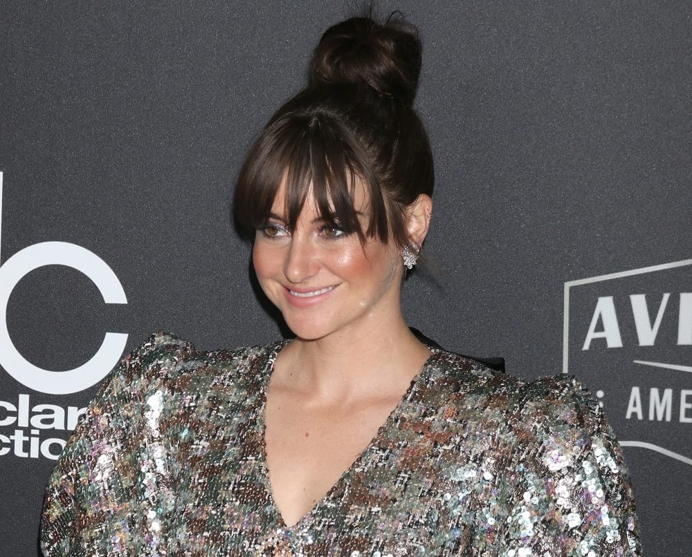 Shailene Woodley was at the Hollywood Film Awards 2018 at the Beverly Hilton Hotel on November 4, 2018 in Beverly Hills, CA. She posed for the cameras in a shiny dress that went well with her raven top knot bun hairstyle with bangs.